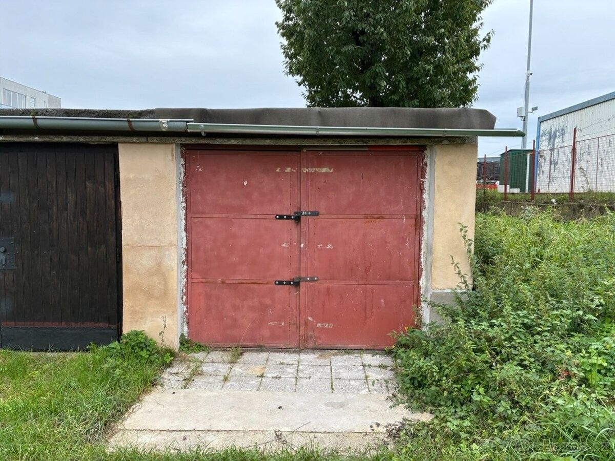 Garáže, Praha, 100 00