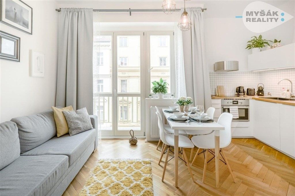 2+kk, Rumunská, Praha, 45 m²