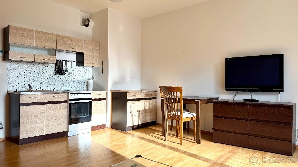 Pronájem byt - Praha, 108 00