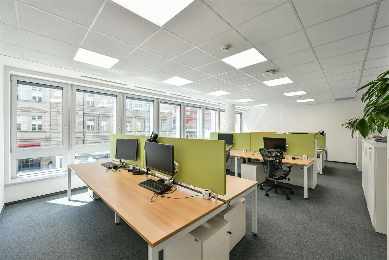 Pronájem kancelář - Plzeňská, Praha, 730 m²