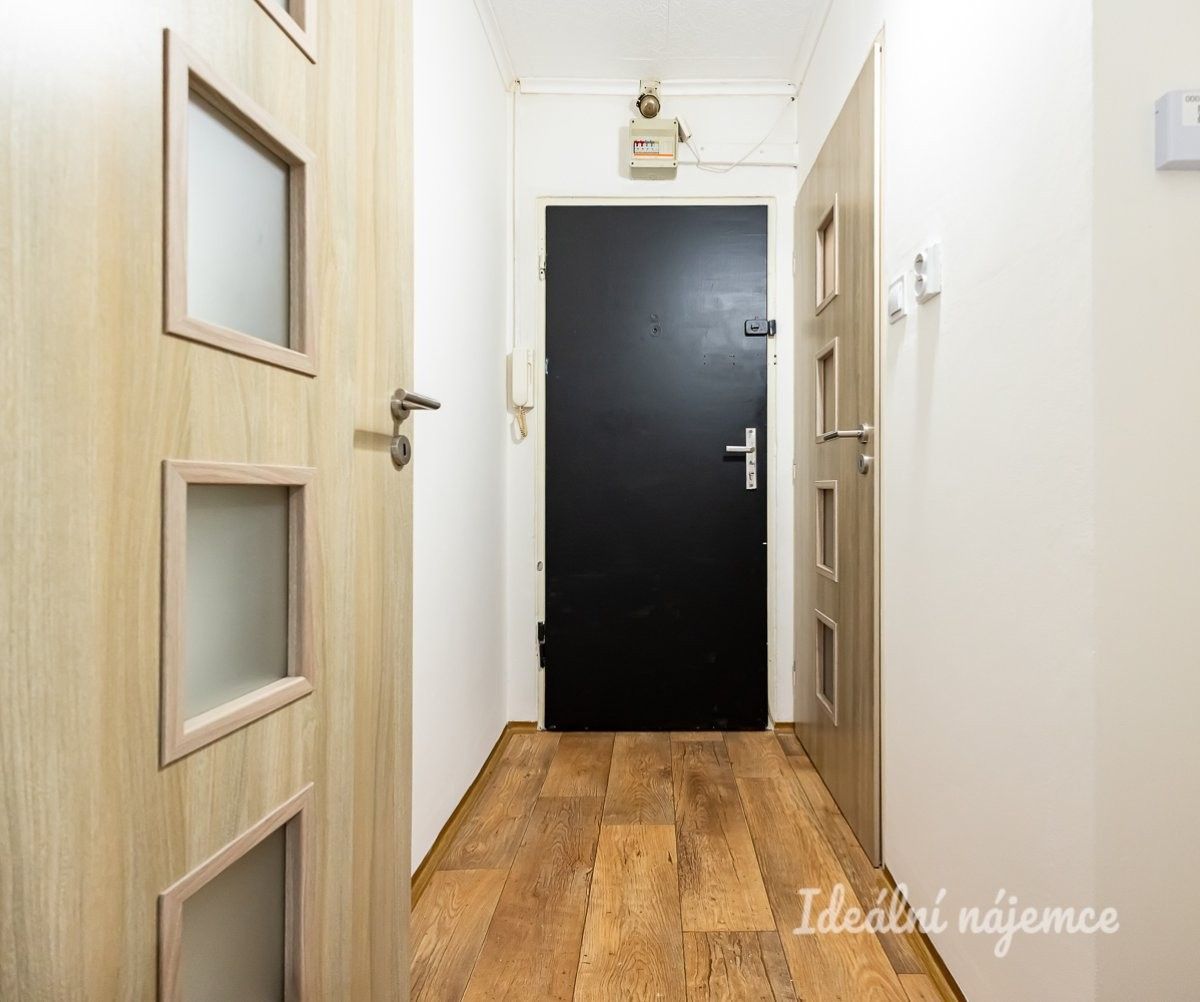 Pronájem byt 2+1 - Nekvasilova, Praha, 41 m²