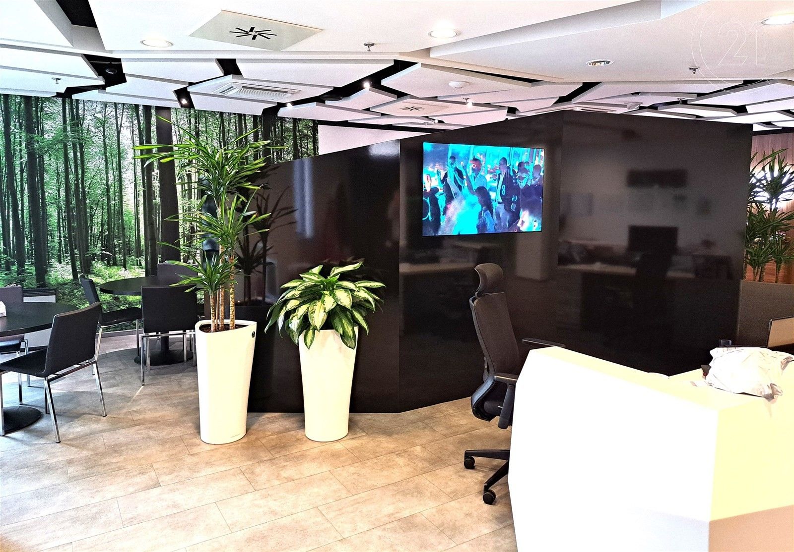 Pronájem kancelář - Českomoravská, Praha, 975 m²