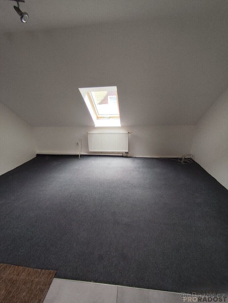 Pronájem byt - Praha, 193 00