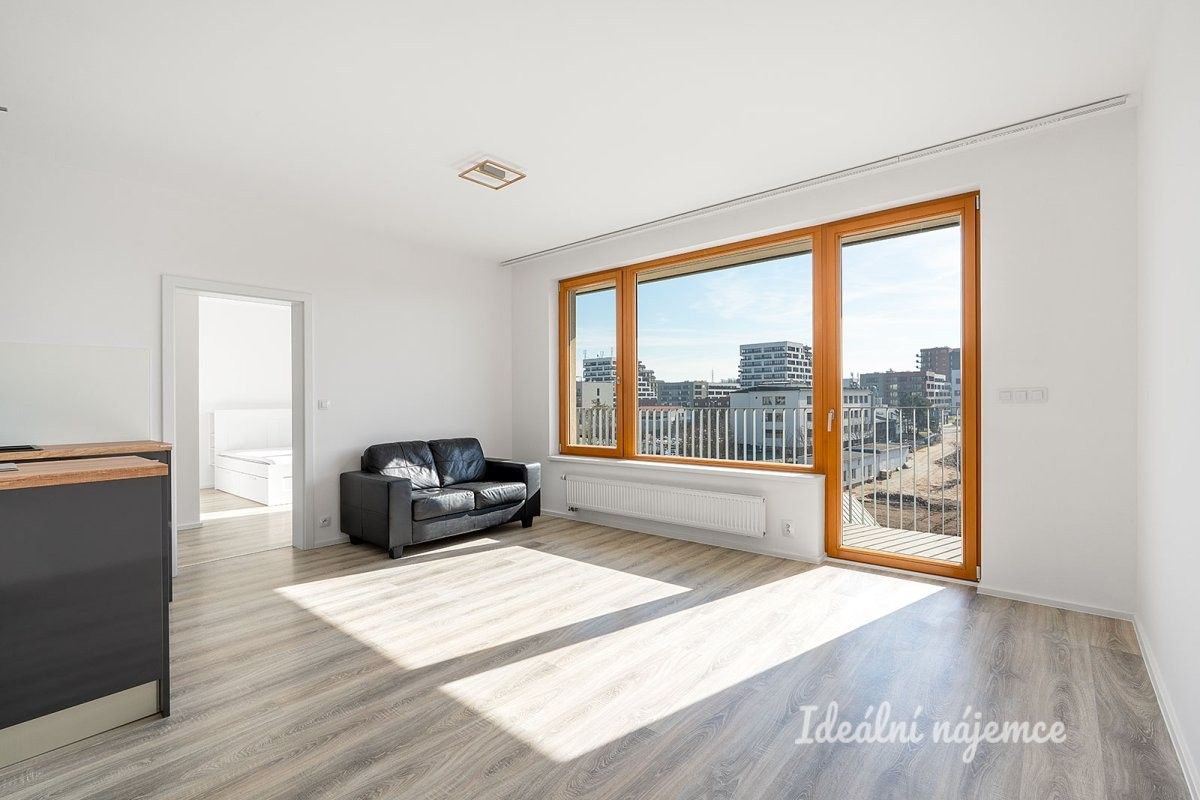 2+kk, Modrého, Praha, 58 m²