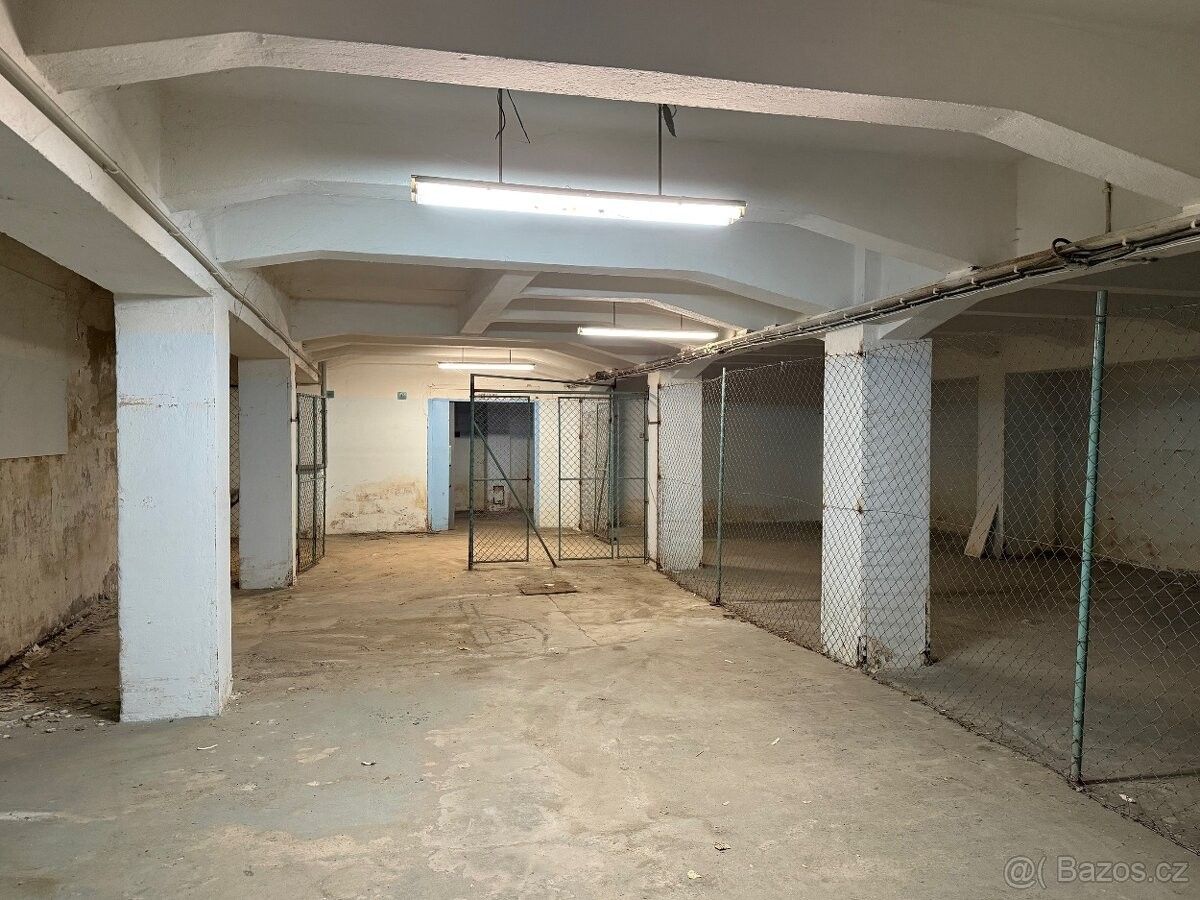 Sklady, Kopřivnice, 742 21