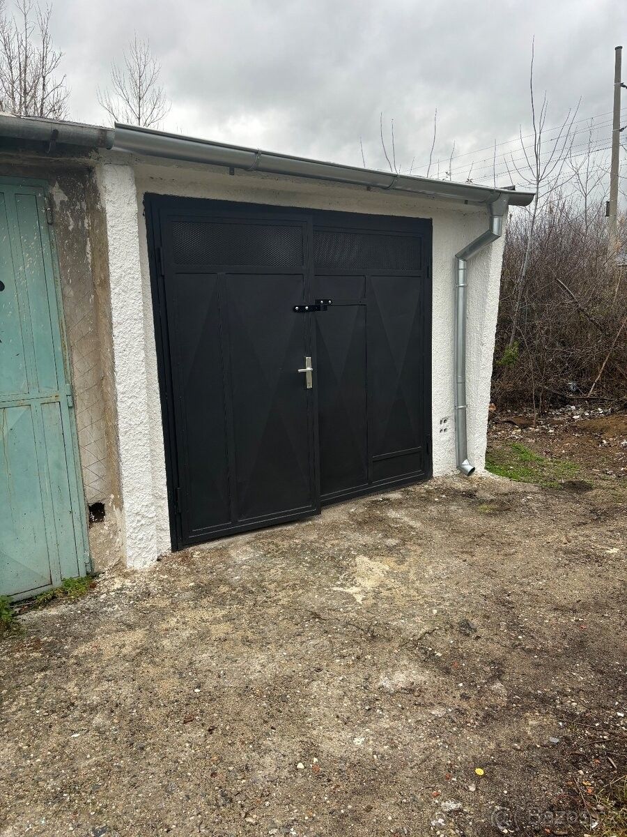 Garáže, Hodonín, 695 01