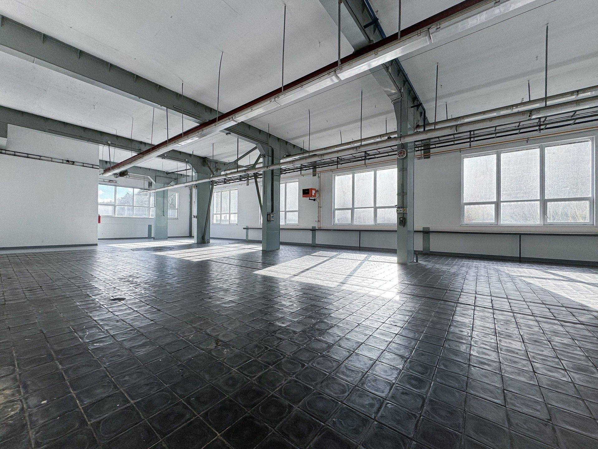 Pronájem výrobní prostory - Adamov, 1 920 m²