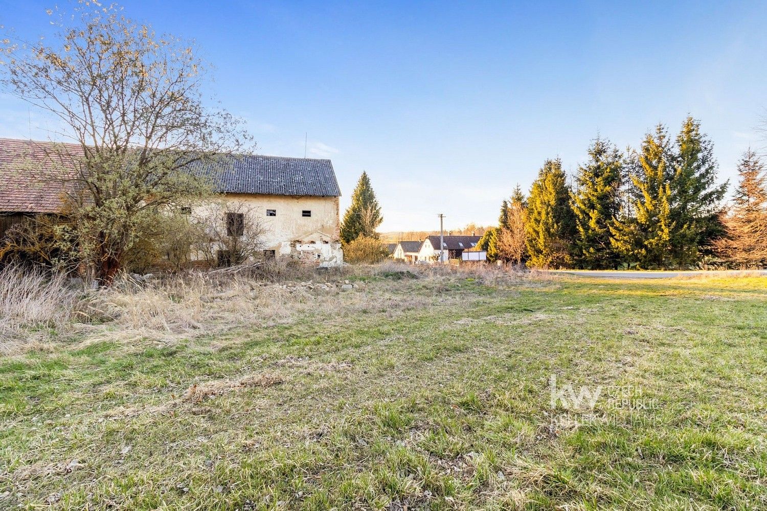 Komerční pozemek, 1 200 m²