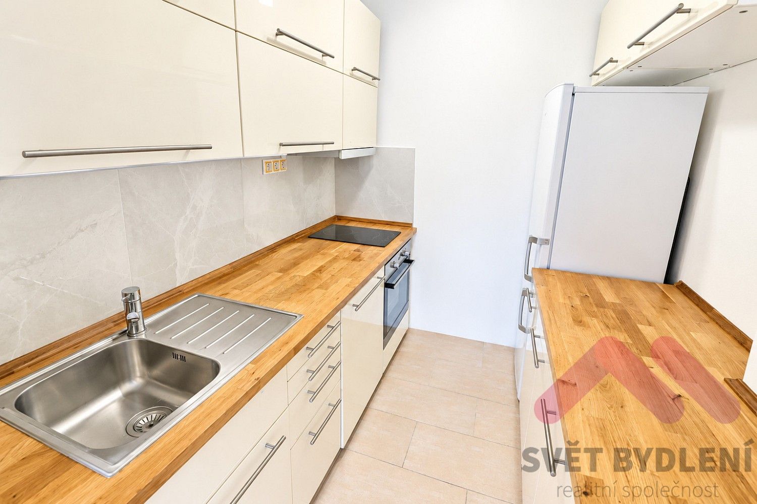 Byt 2+kk · 44 m² · Praha - Háje, okres Praha 11, Hlavní město Praha - 3