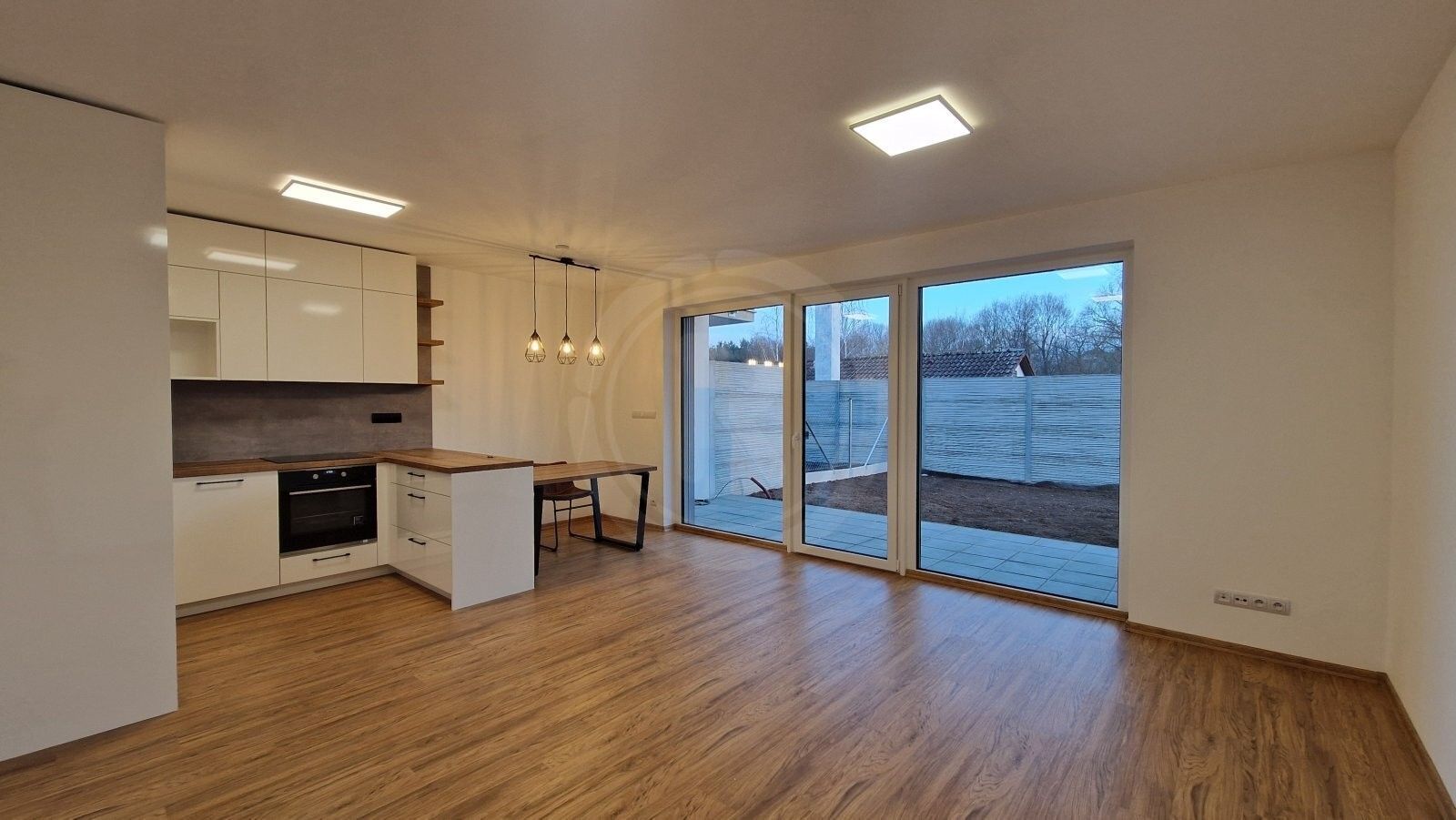 Pronájem byt 2+kk - Šroubárenská 2092, České Budějovice, 64 m²