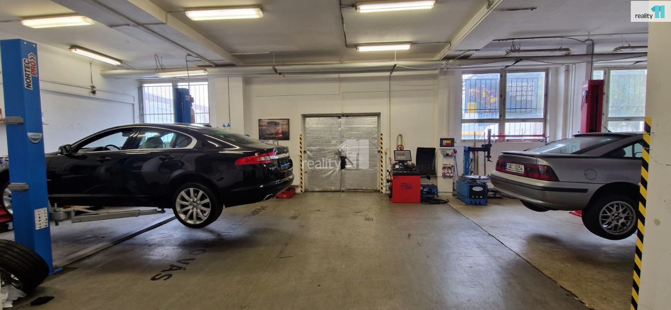 Pronájem výrobní prostory - Strojírenská, Praha, 100 m²