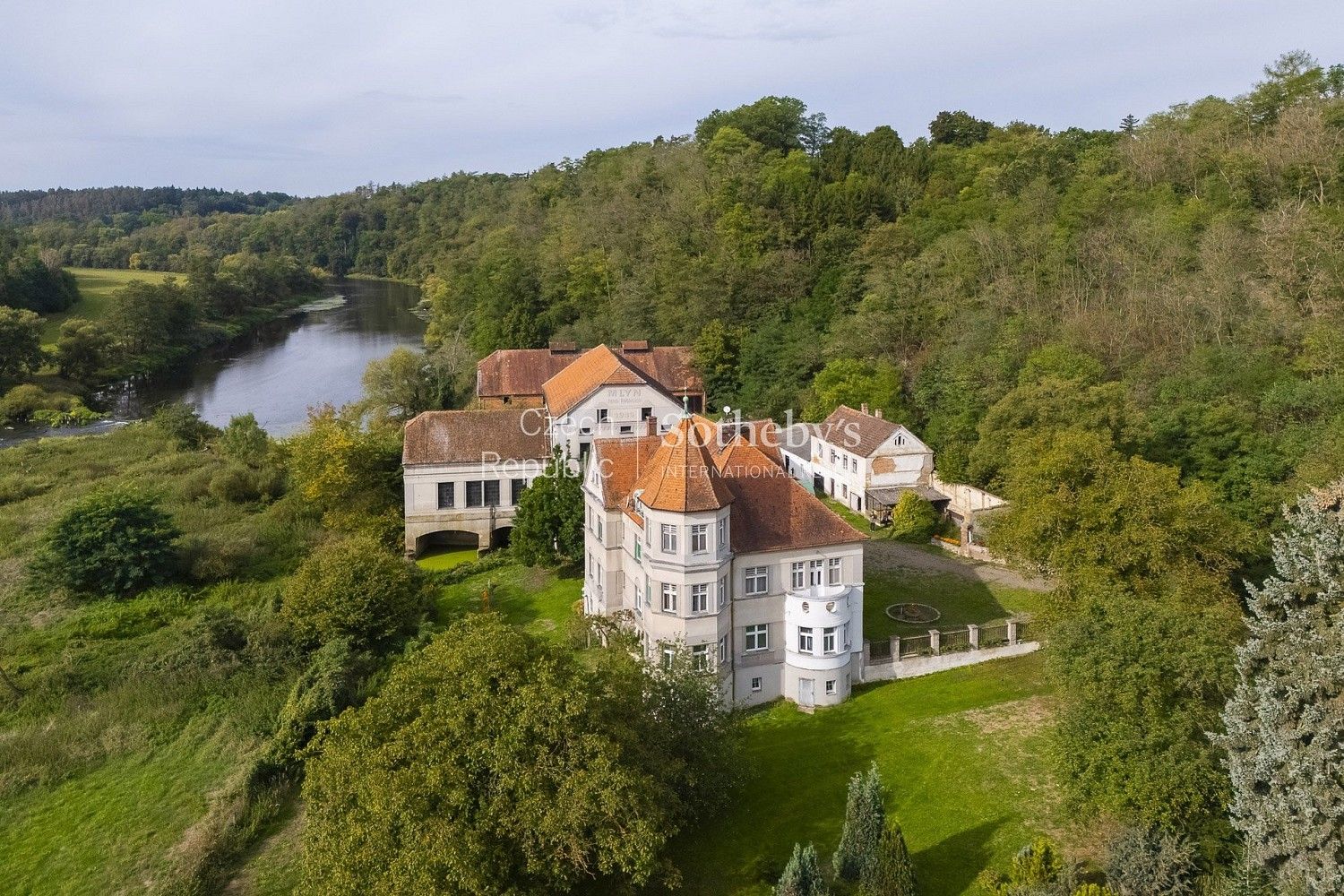 Rodinné domy, Dolany, okres Plzeň-sever, 350 m² - 1