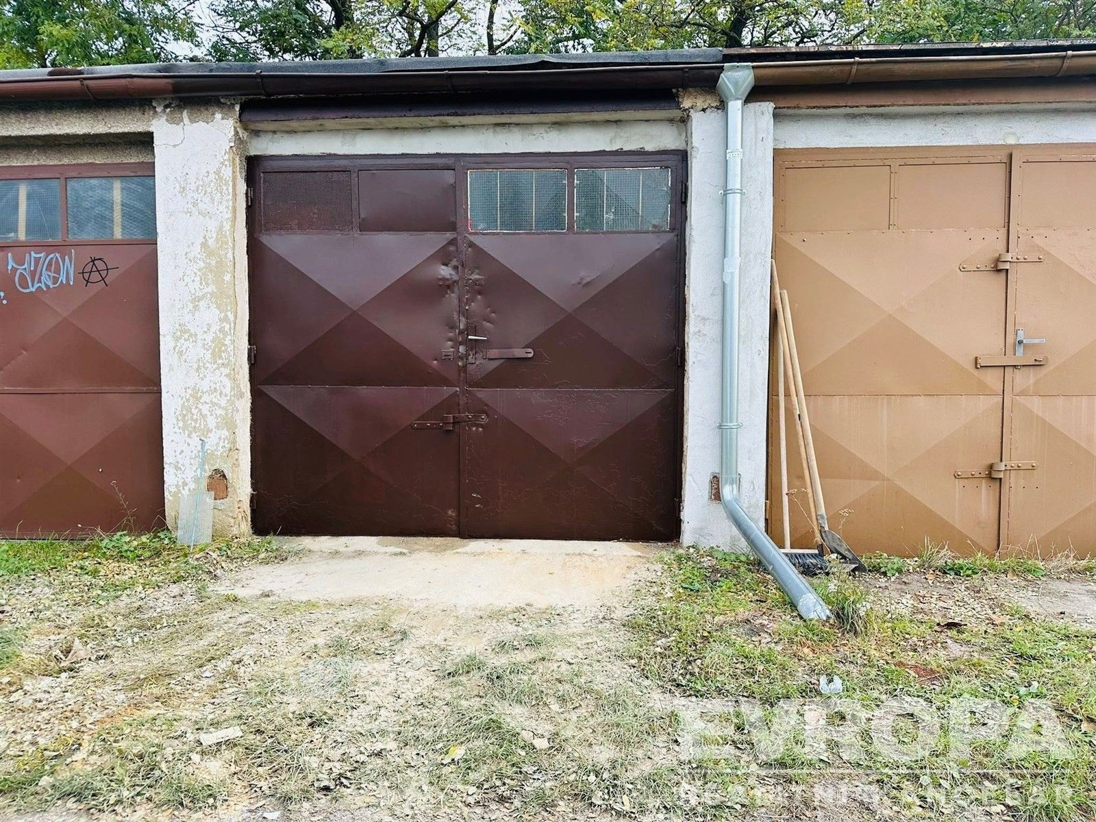 Pronájem garáž - K sedlišti, Praha, 17 m²