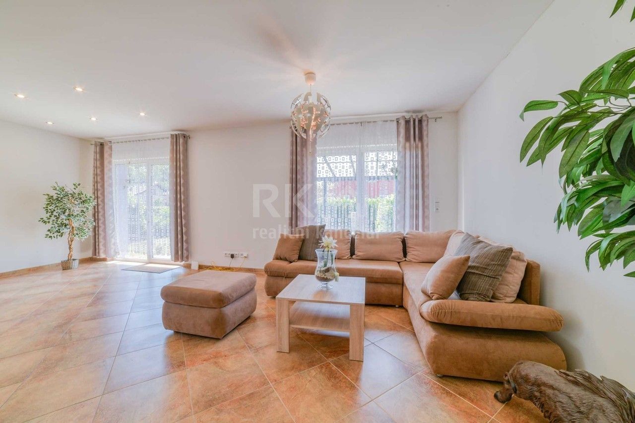 Prodej rodinný dům - Na Hůrce, Cheb, 190 m² - 5