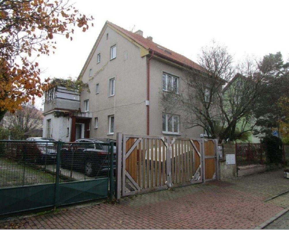 Rodinné domy, Praha, 190 00