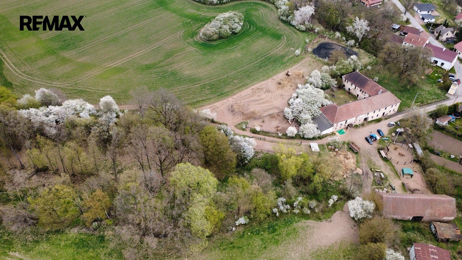 Zemědělské objekty, Hluboké Dvory, okres Brno-venkov, Jihomoravský kraj, 951 m² - 2