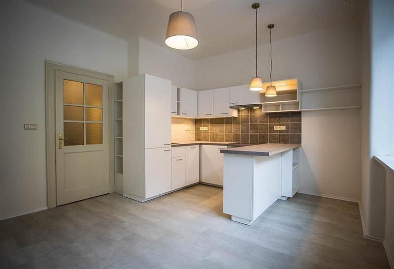 Pronájem byt 2+kk - Na Zlatnici, Praha 4 - Podolí, 54 m² - 2