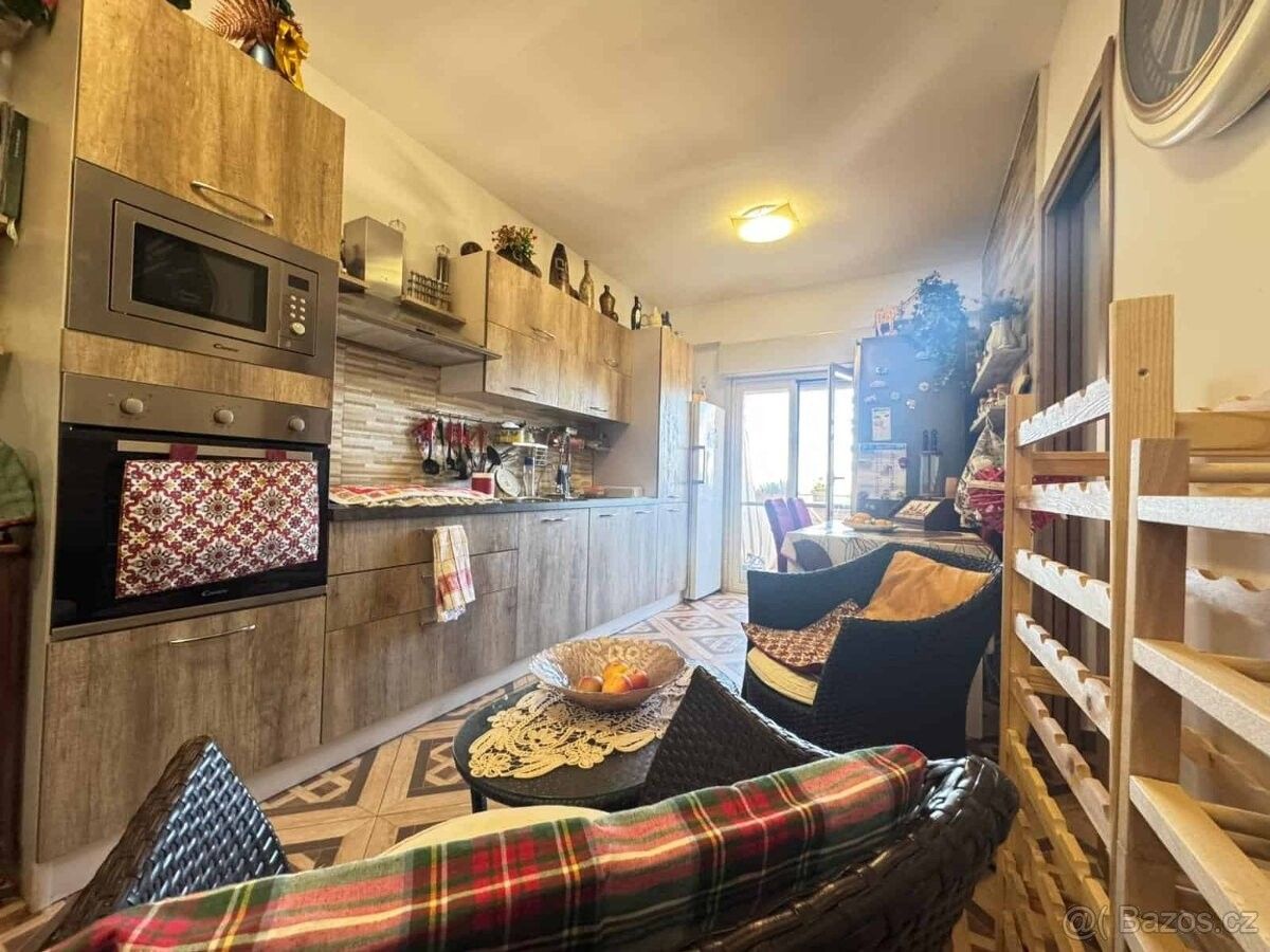 Byty, 987 66, Zahraničí