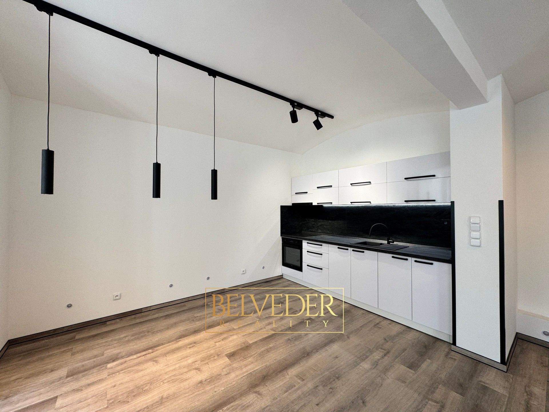 Pronájem byt 2+kk - Masarykova třída 2481, Teplice, 74 m² - 5