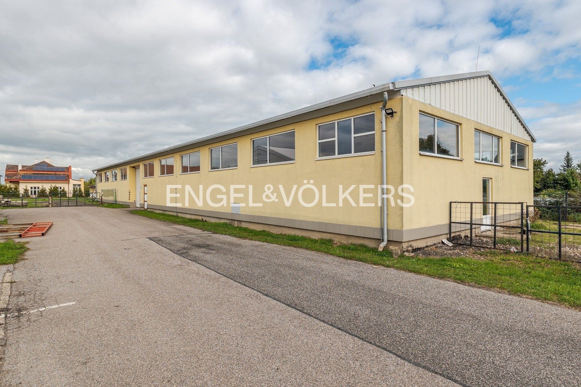 Sklady, Prof. Seemana, Vysoké Veselí, 559 m²