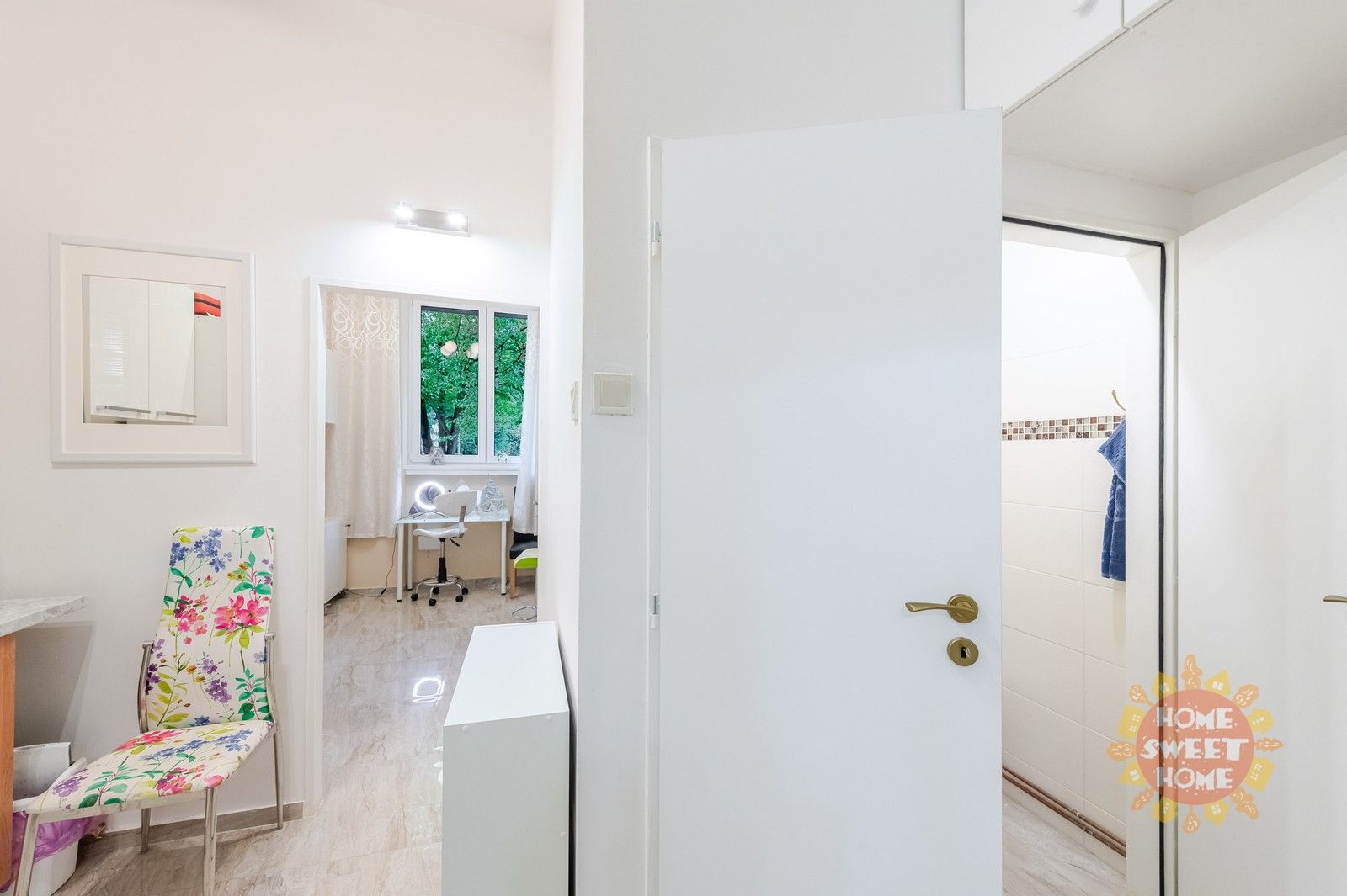 Pronájem komerční - Nučická, Praha, 9 m²