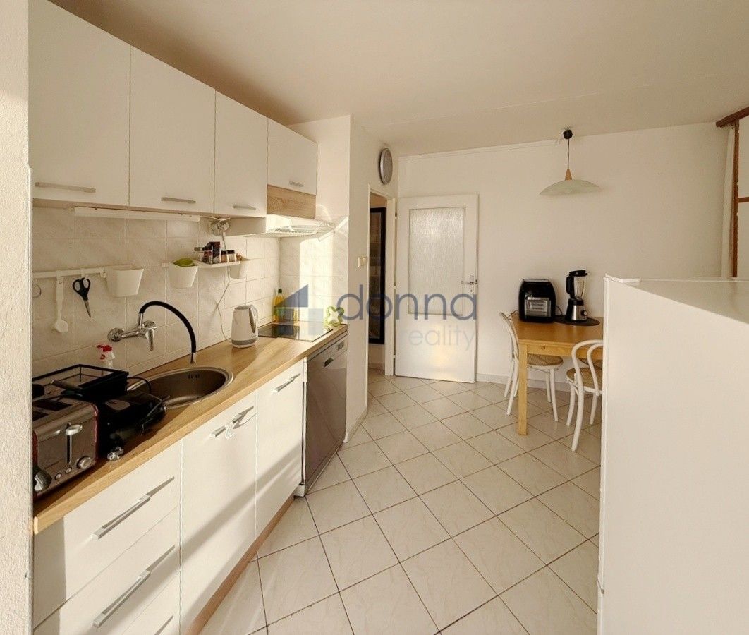 Pronájem byt 2+kk - Nekvasilova, Praha, 42 m²