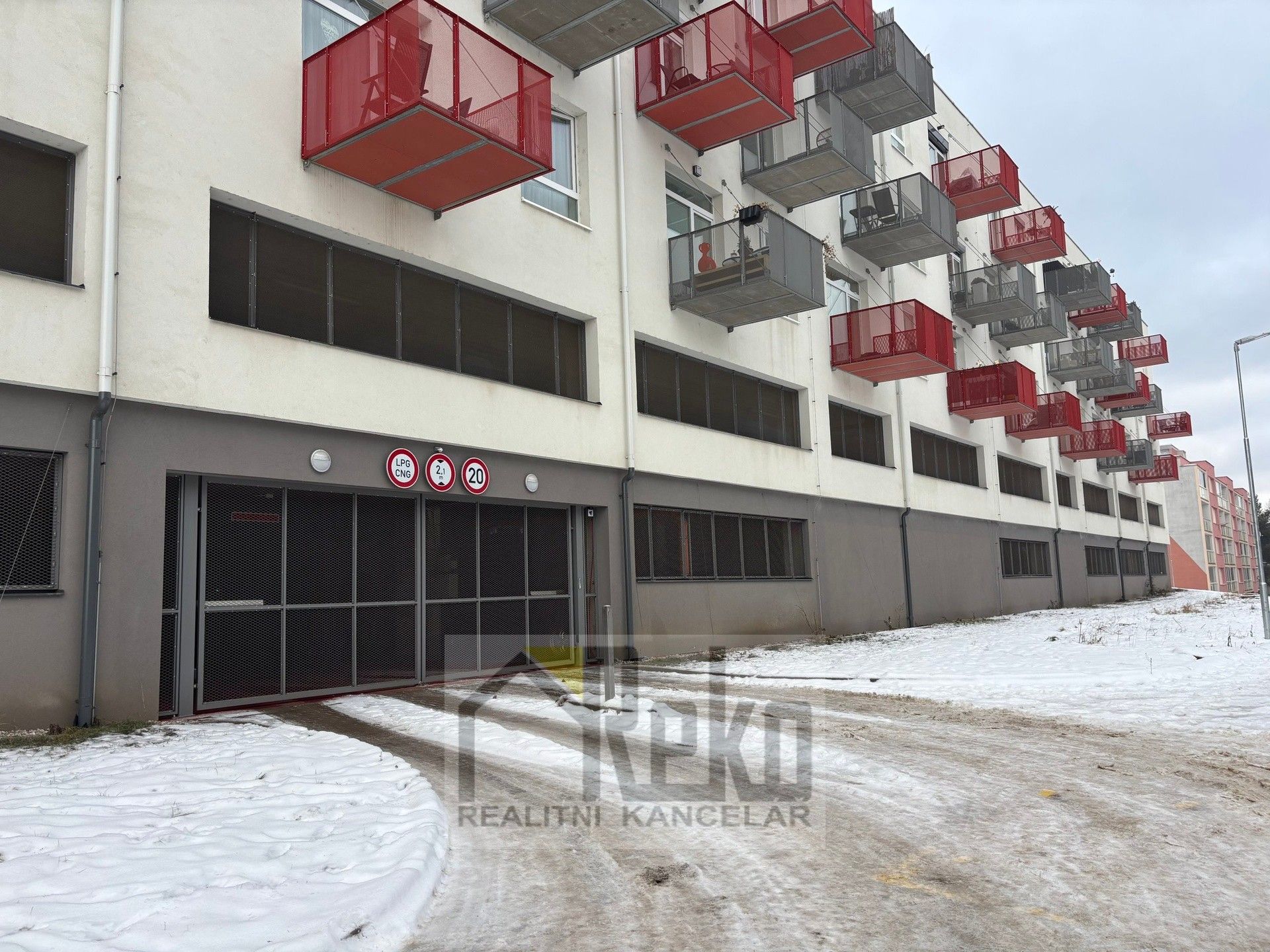 Garáže, Nepilova, Beroun, 12 m²