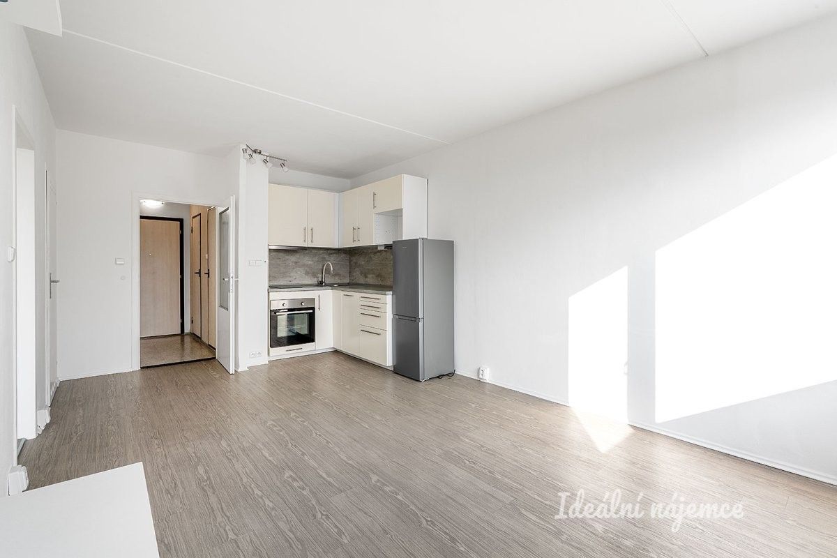 Pronájem byt 2+kk - Šalounova, Praha, 44 m²