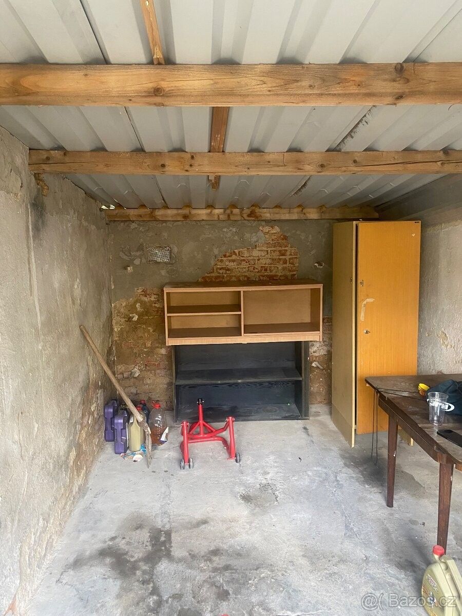 Garáže, Ostrava, 708 00