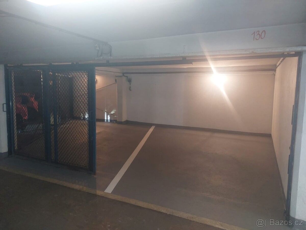 Garáže, Frýdek-Místek, 738 01