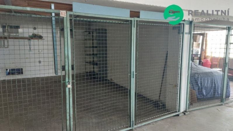 Garáže, Na Drážce, Pardubice, 15 m² - 2