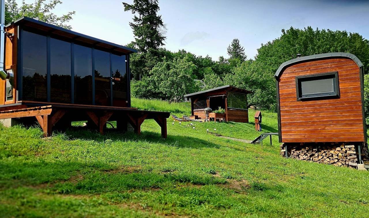 Chaty, Místo - Místo, Ústecký kraj