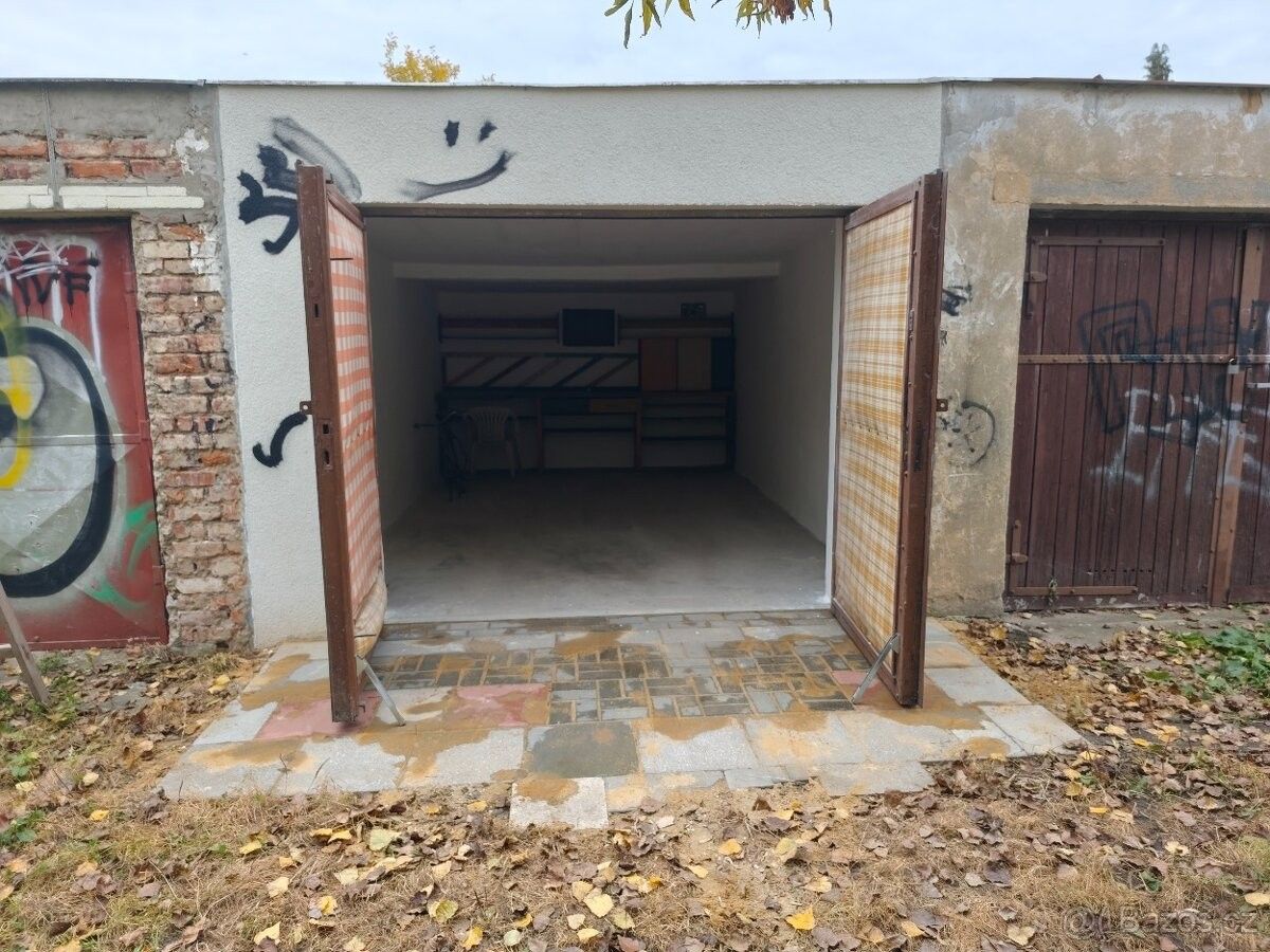 Pronájem garáž - Slavkov, 747 57