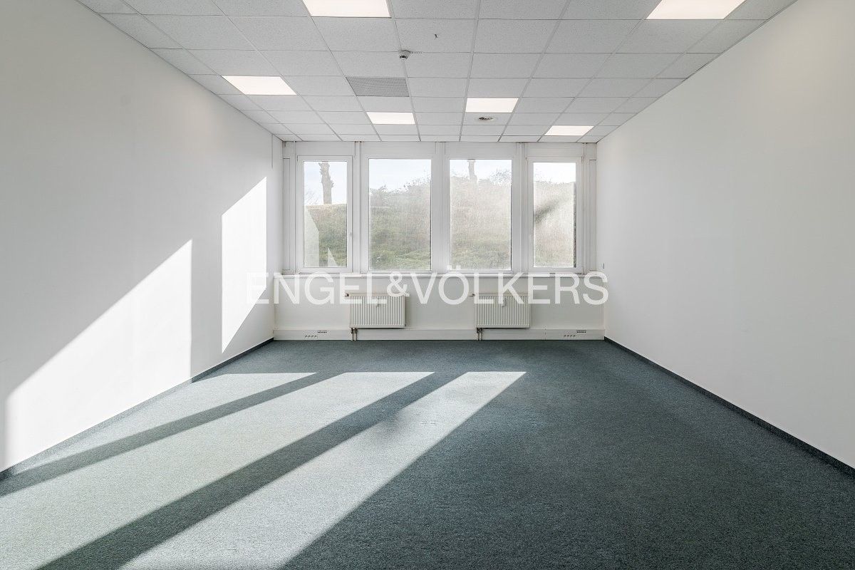 Pronájem kancelář - Pekařská 621, Praha, 390 m²