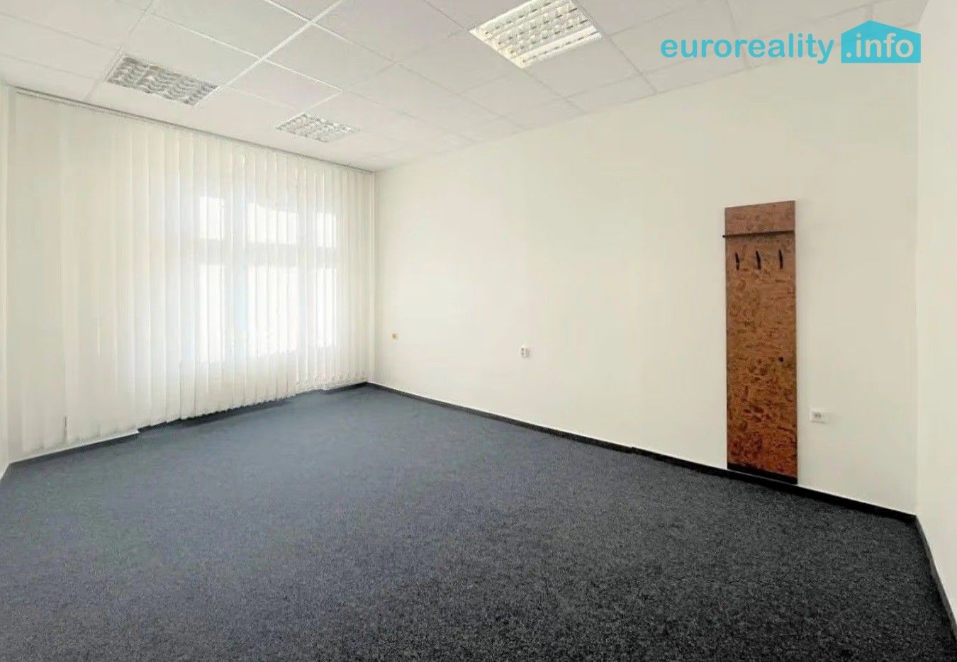 Kanceláře, třída Vítězství, Mariánské Lázně, 16 m²