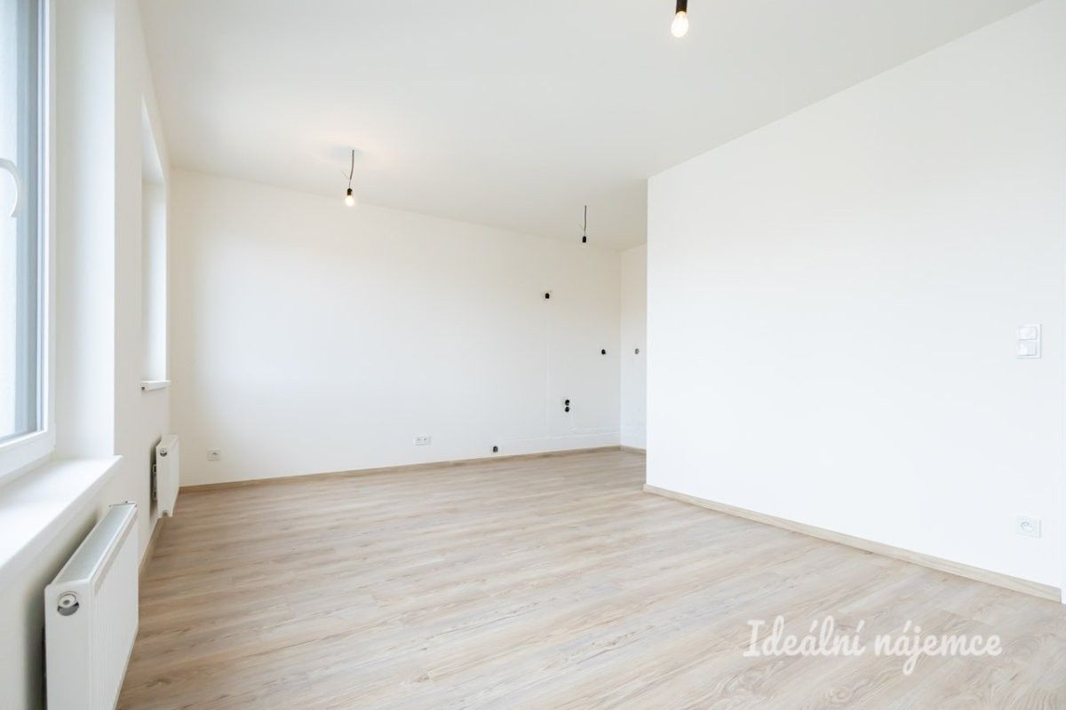 Byt 1+kk · 34 m² · Praha 15, Praha - 4