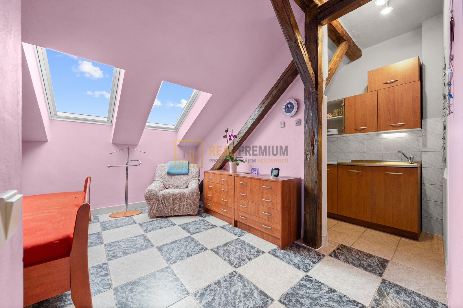 Prodej byt 2+kk - Tř. Maršála Malinovského, Uherské Hradiště, 53 m²