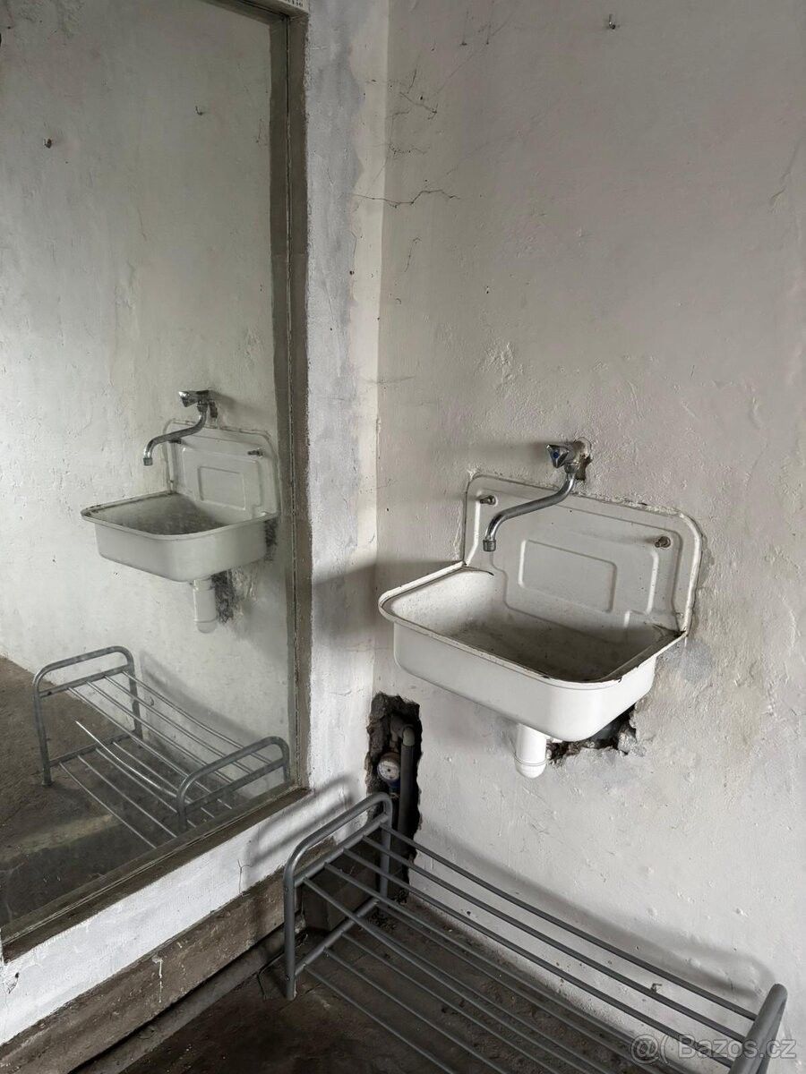 Pronájem sklad - Praha, 199 00