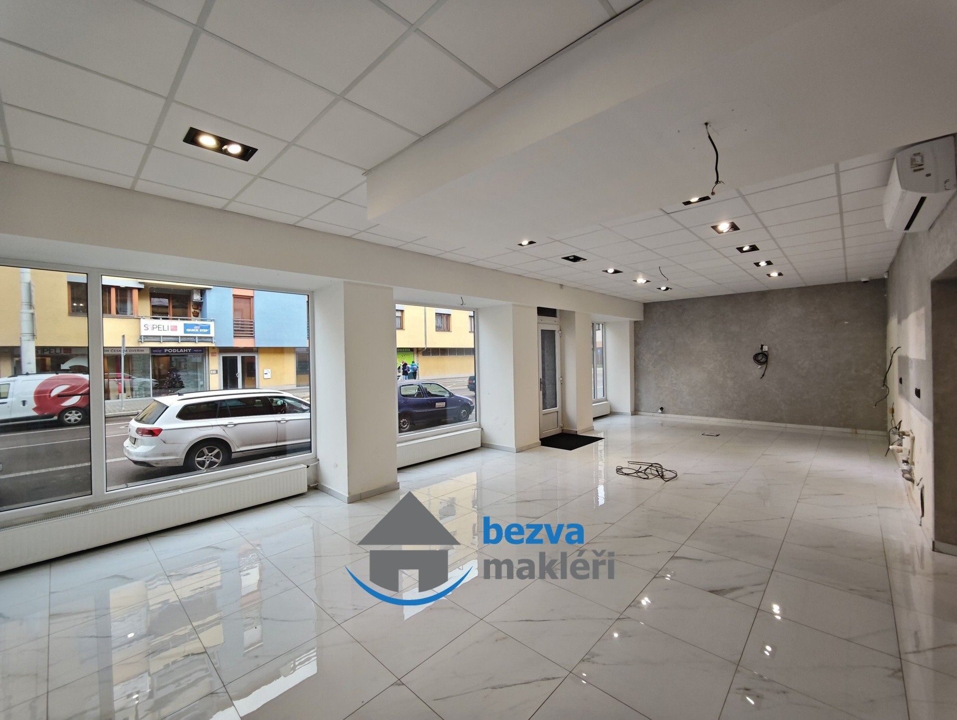 Obchodní prostory, Jana Palacha, Pardubice, 100 m²