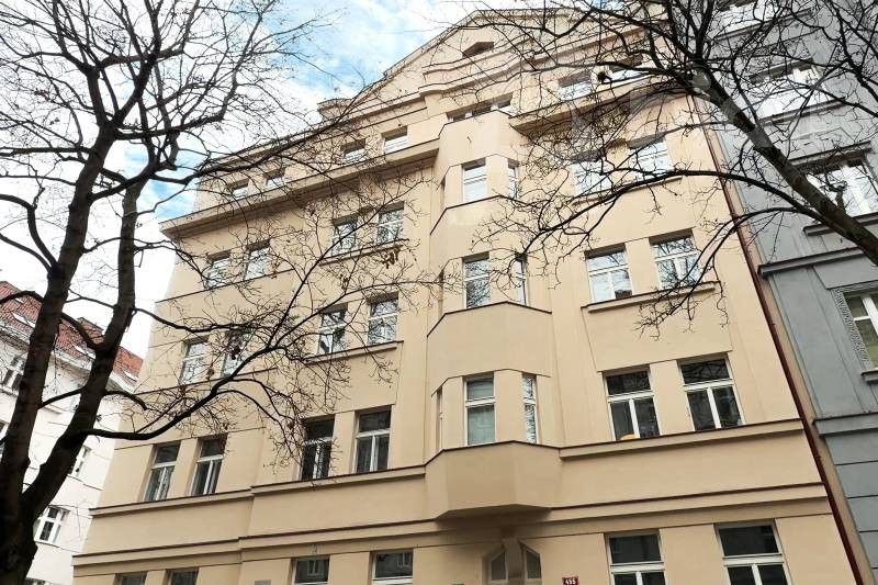 3+1, Národní obrany 455, Praha, 94 m²