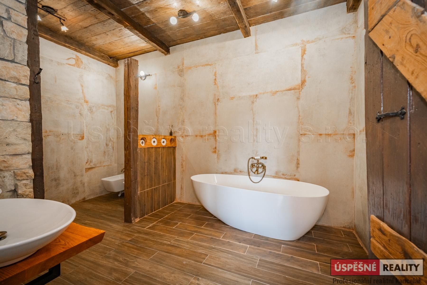 Prodej komerční - Třtěno, Chožov, 737 m²