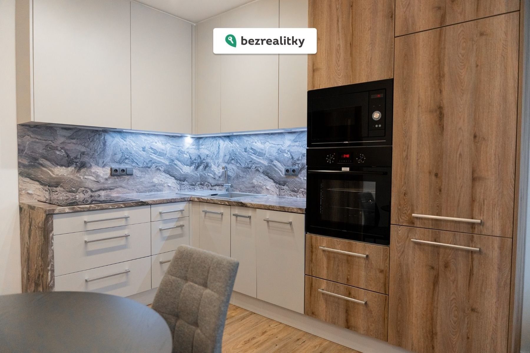 2+kk, Honzíkova, Praha, 87 m²