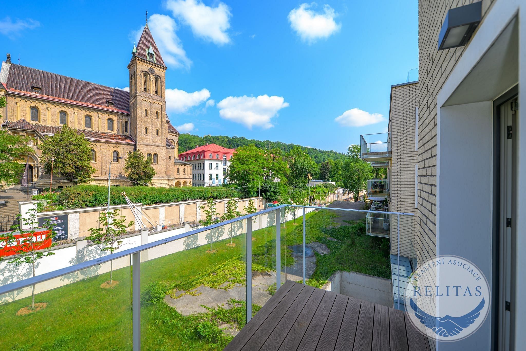 Pronájem byt 2+kk - Kobrova, Praha, 75 m²