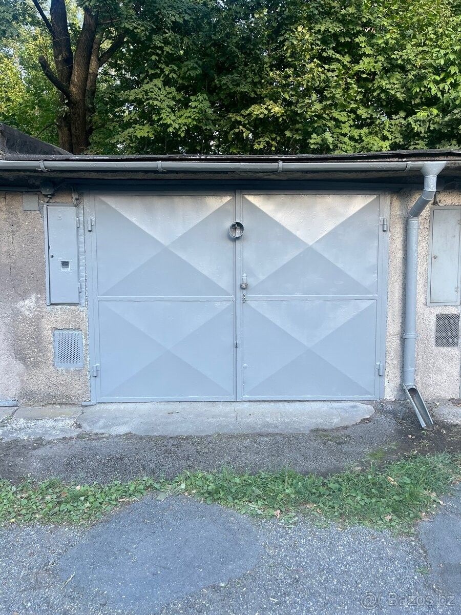 Garáže, Třinec, 739 61