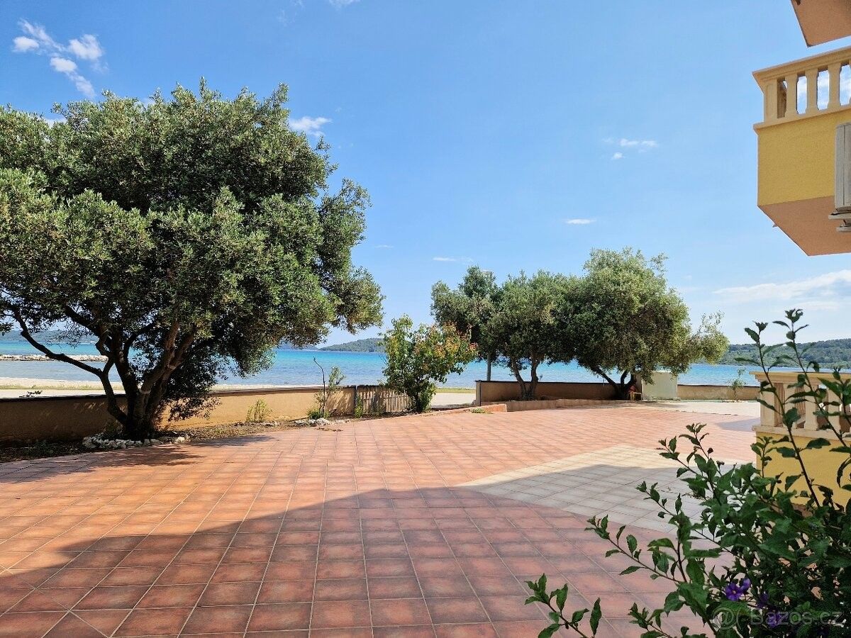 Byty, 987 66, Zahraničí