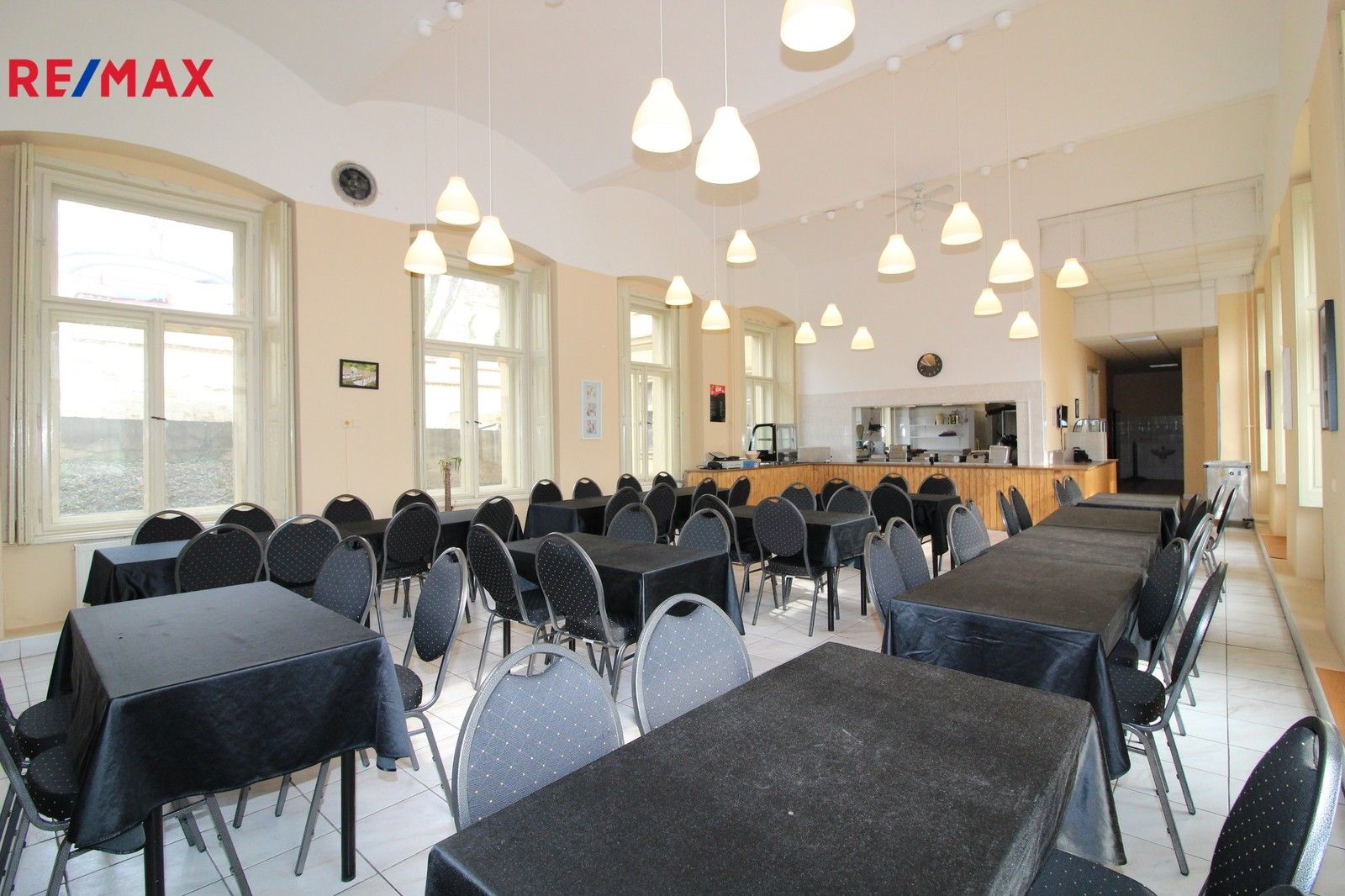 Restaurace, Holečkova, Praha, 180 m²