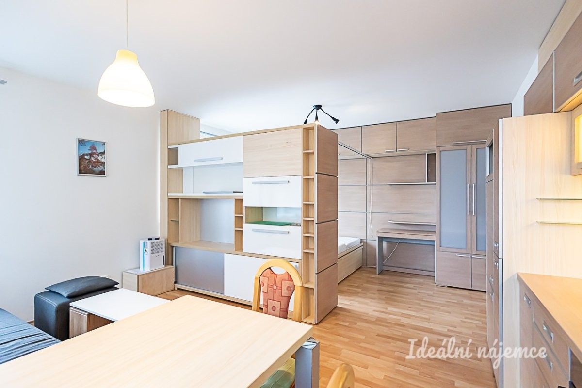 Byt 1+kk · 40 m² · Padovská, Praha - 3