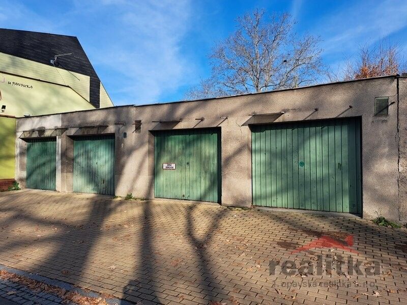 Garáže, Opava, 746 01