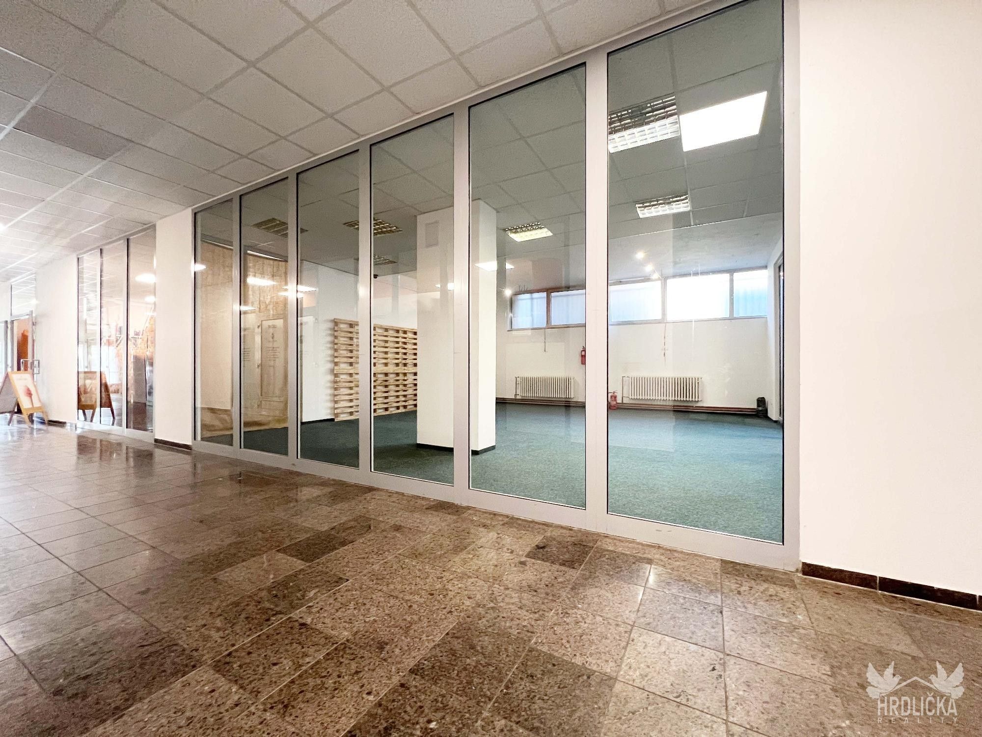 Pronájem obchodní prostory - I, Strakonice, 61 m²