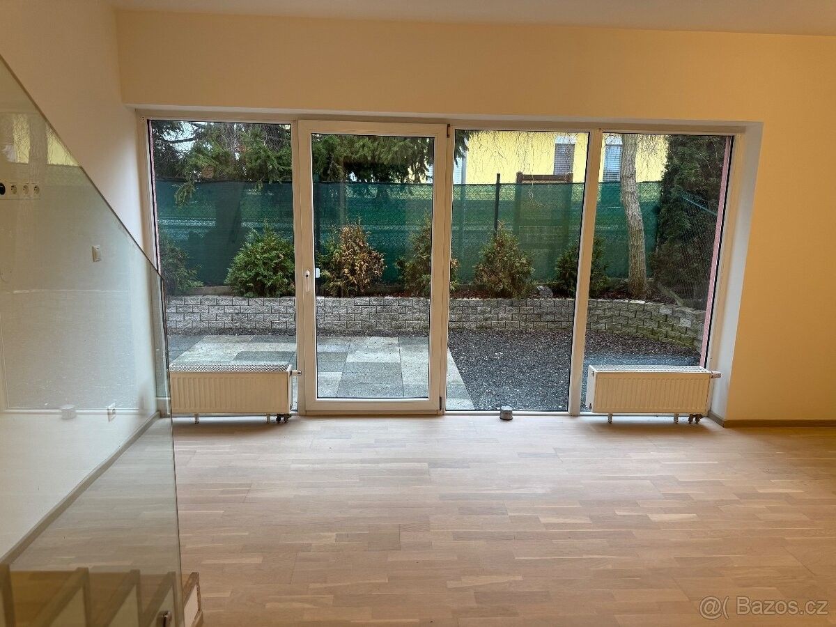 Rodinné domy, Praha, 104 00